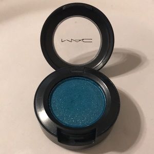 MAC velvet Pompous Blue eyeshadow